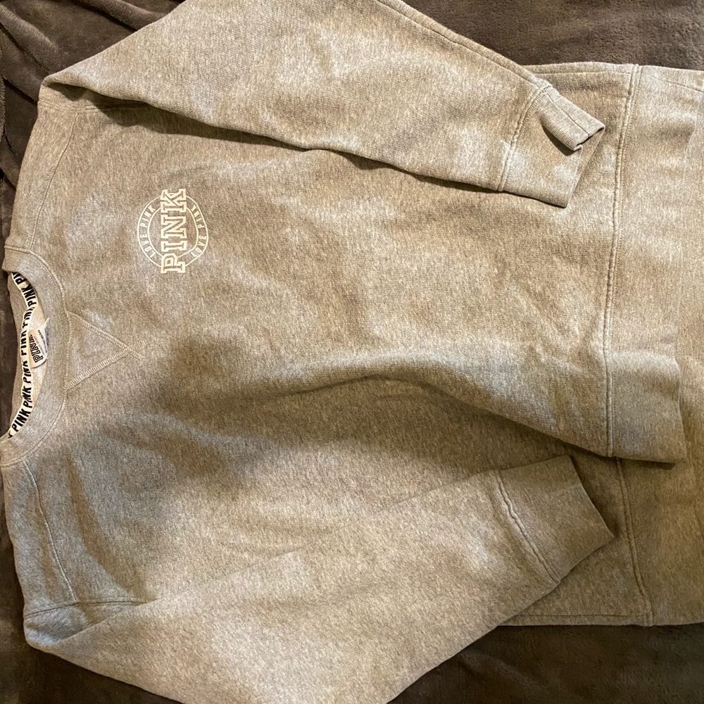 Pink crew neck barely worn